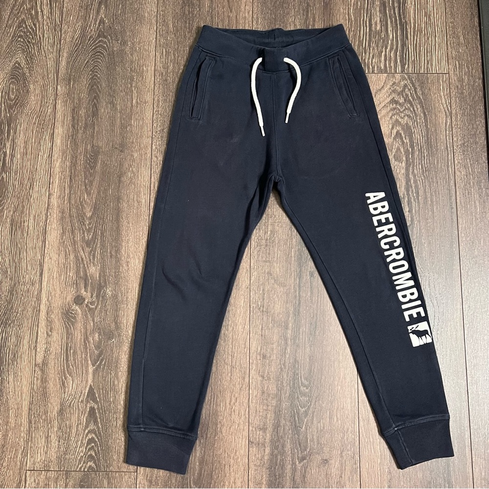 Blue joggers, essential for fall and winter.